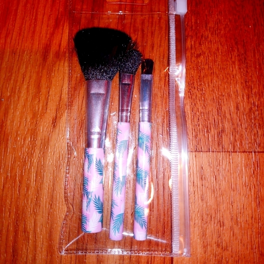 Make up Brushes 3pack Pink With green palm trees